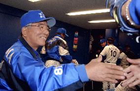 Baystars pick season's first win